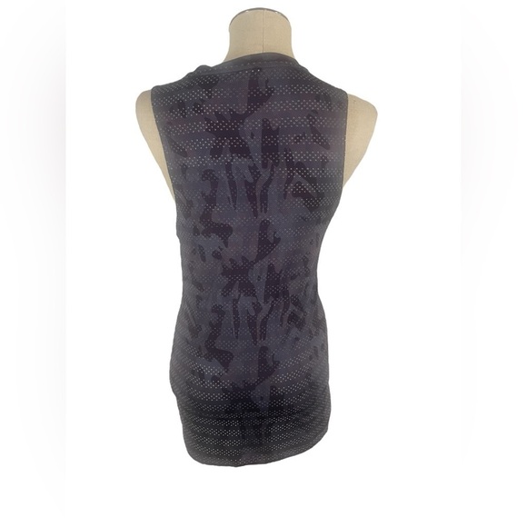Zyia chill muscle tank. Size M - Picture 2 of 3
